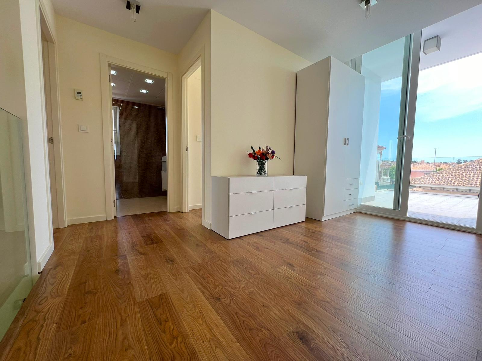 For sale - 6 Bedroom 4 Bathroom Villa in La marina - La marina / el pinet  - Alicante