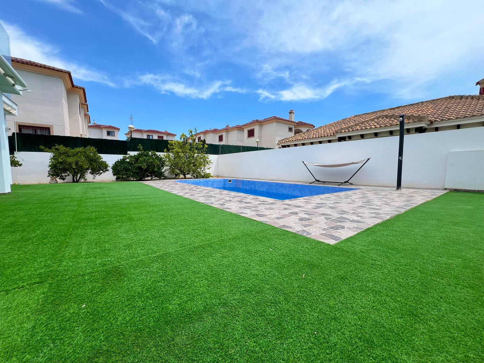 For sale - 6 Bedroom 4 Bathroom Villa in La marina - La marina / el pinet  - Alicante