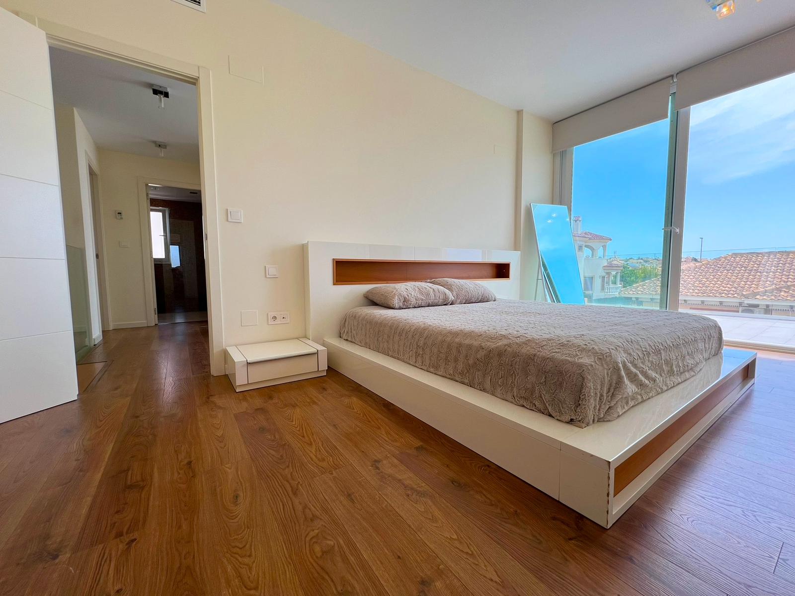 For sale - 6 Bedroom 4 Bathroom Villa in La marina - La marina / el pinet  - Alicante