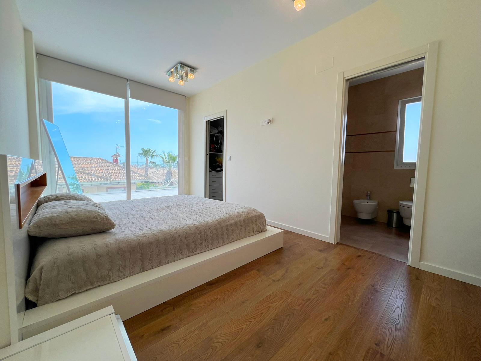 For sale - 6 Bedroom 4 Bathroom Villa in La marina - La marina / el pinet  - Alicante