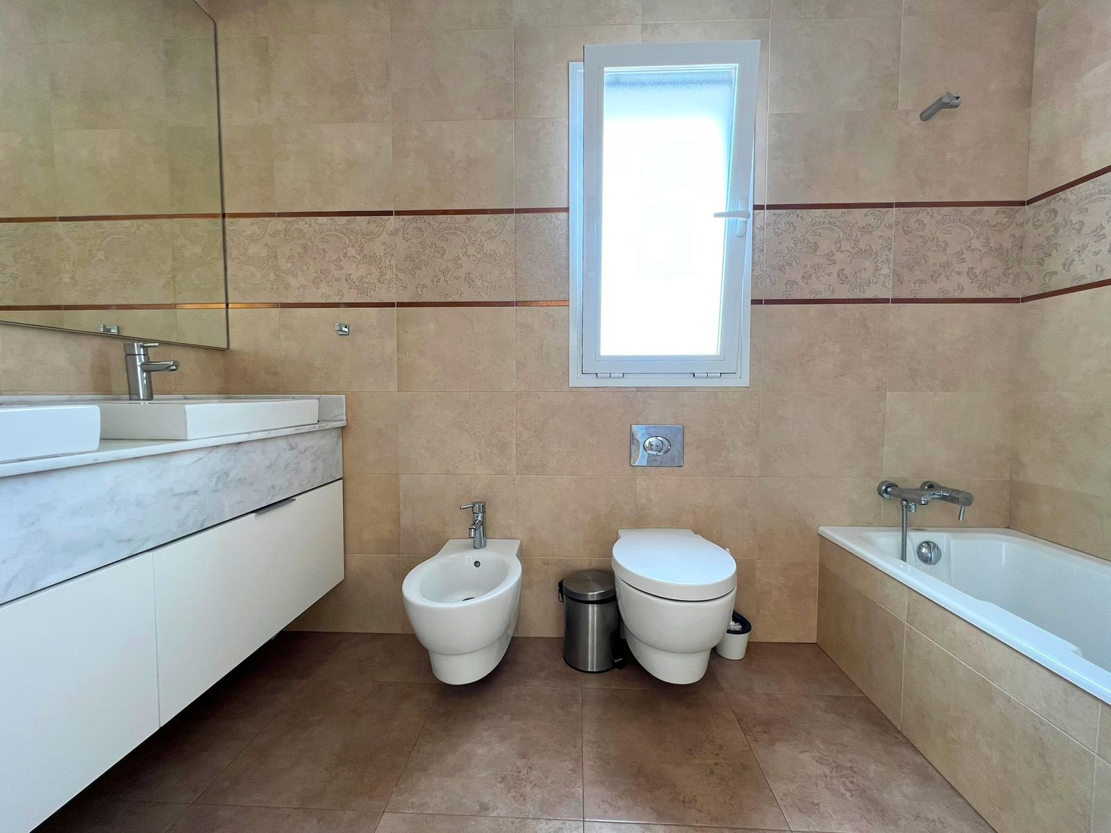 For sale - 6 Bedroom 4 Bathroom Villa in La marina - La marina / el pinet  - Alicante