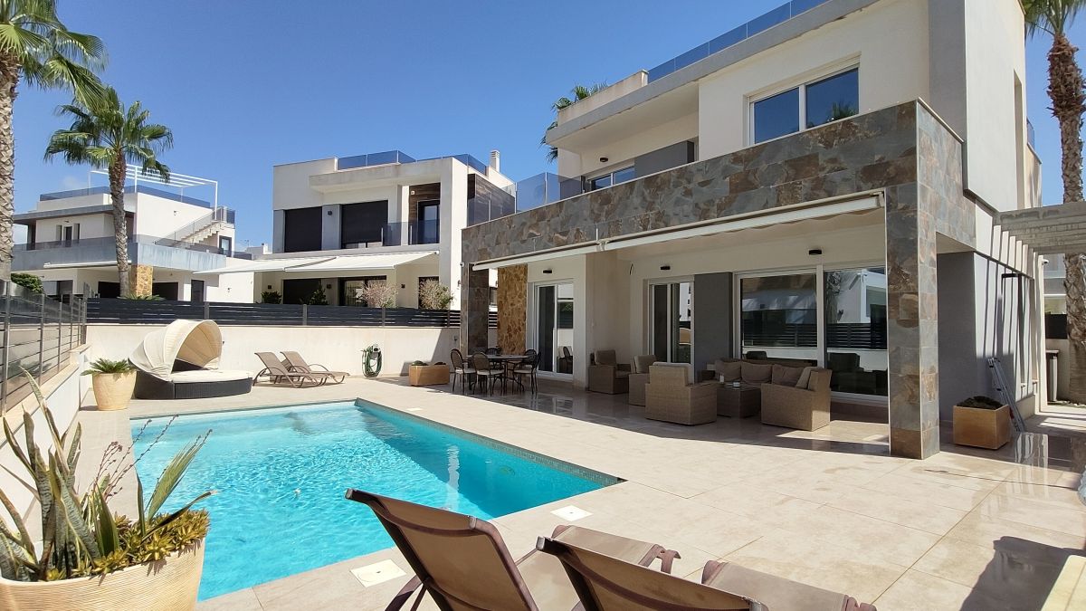 For sale - 3 Bedroom 3 Bathroom Villa in LA MATA - , LA MATA, Alicante, Spain - Alicante