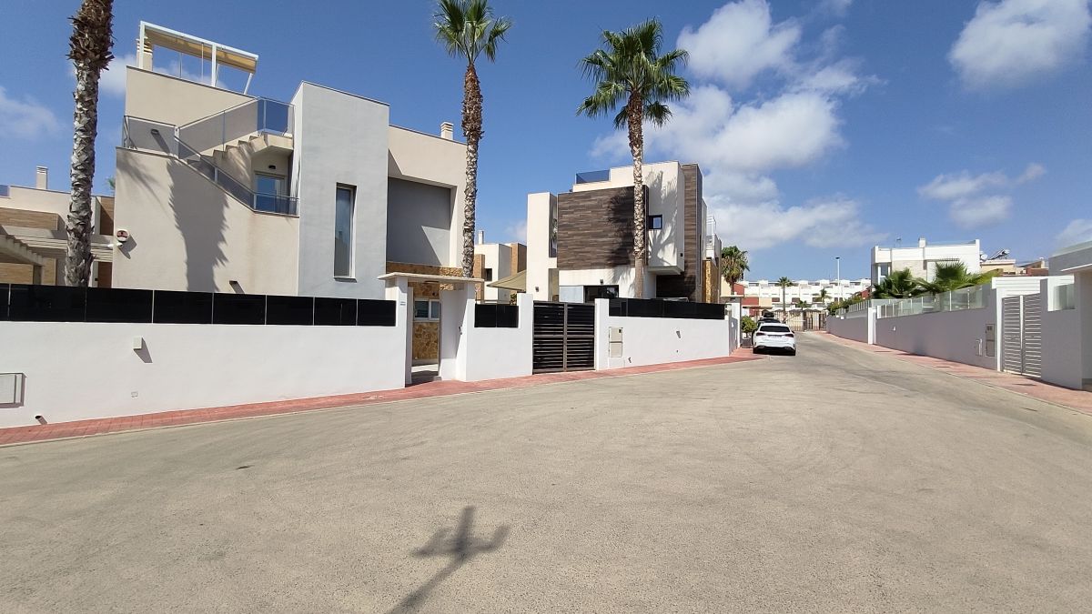 For sale - 3 Bedroom 3 Bathroom Villa in LA MATA - , LA MATA, Alicante, Spain - Alicante