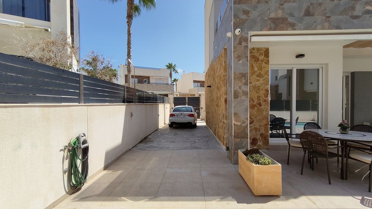 For sale - 3 Bedroom 3 Bathroom Villa in LA MATA - , LA MATA, Alicante, Spain - Alicante
