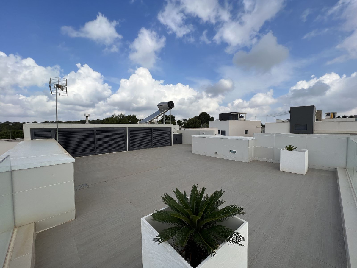 For sale - 5 Bedroom 3 Bathroom House - Detached Villa in San Miguel de Salinas - San Miguel de Salinas Centro  - Alicante