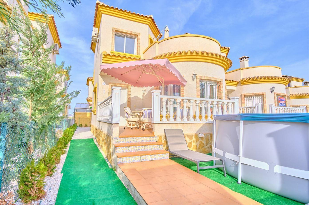 For sale - 3 Bedroom 2 Bathroom House - Detached Villa in Los Montesinos - Los Montesinos Centro  - Alicante