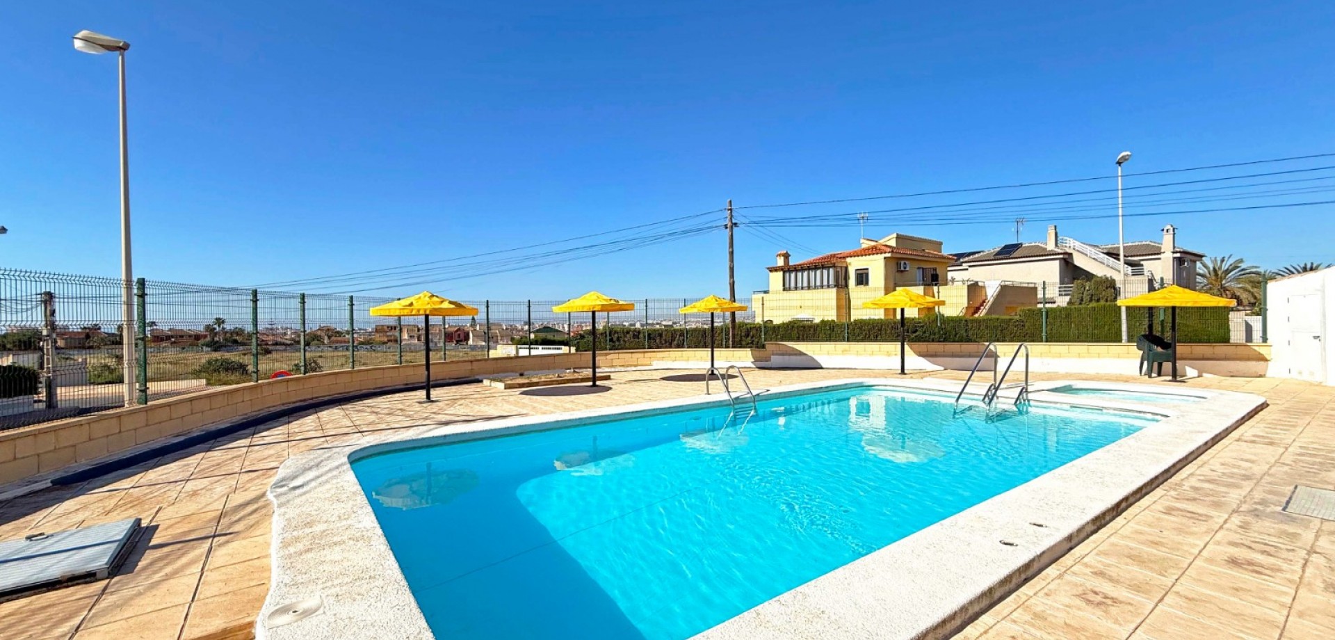 For sale - 2 Bedroom 1 Bathroom Apartment in Torrevieja - Torrelamata - La Mata  - Alicante