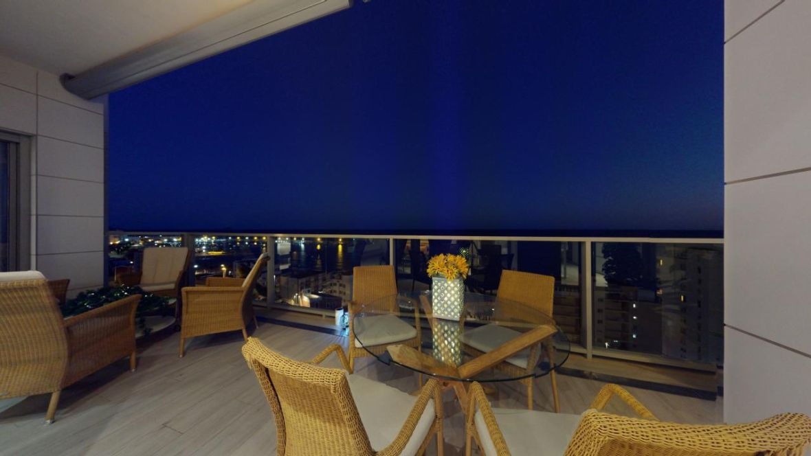 For sale - 3 Bedroom 4 Bathroom apartment in Villajoyosa -  - Alicante