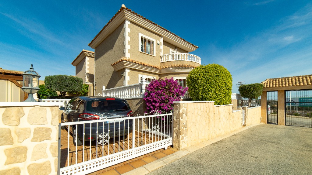 For sale - 2 Bedroom 2 Bathroom Villa in Los Altos - Los Altos  - Alicante