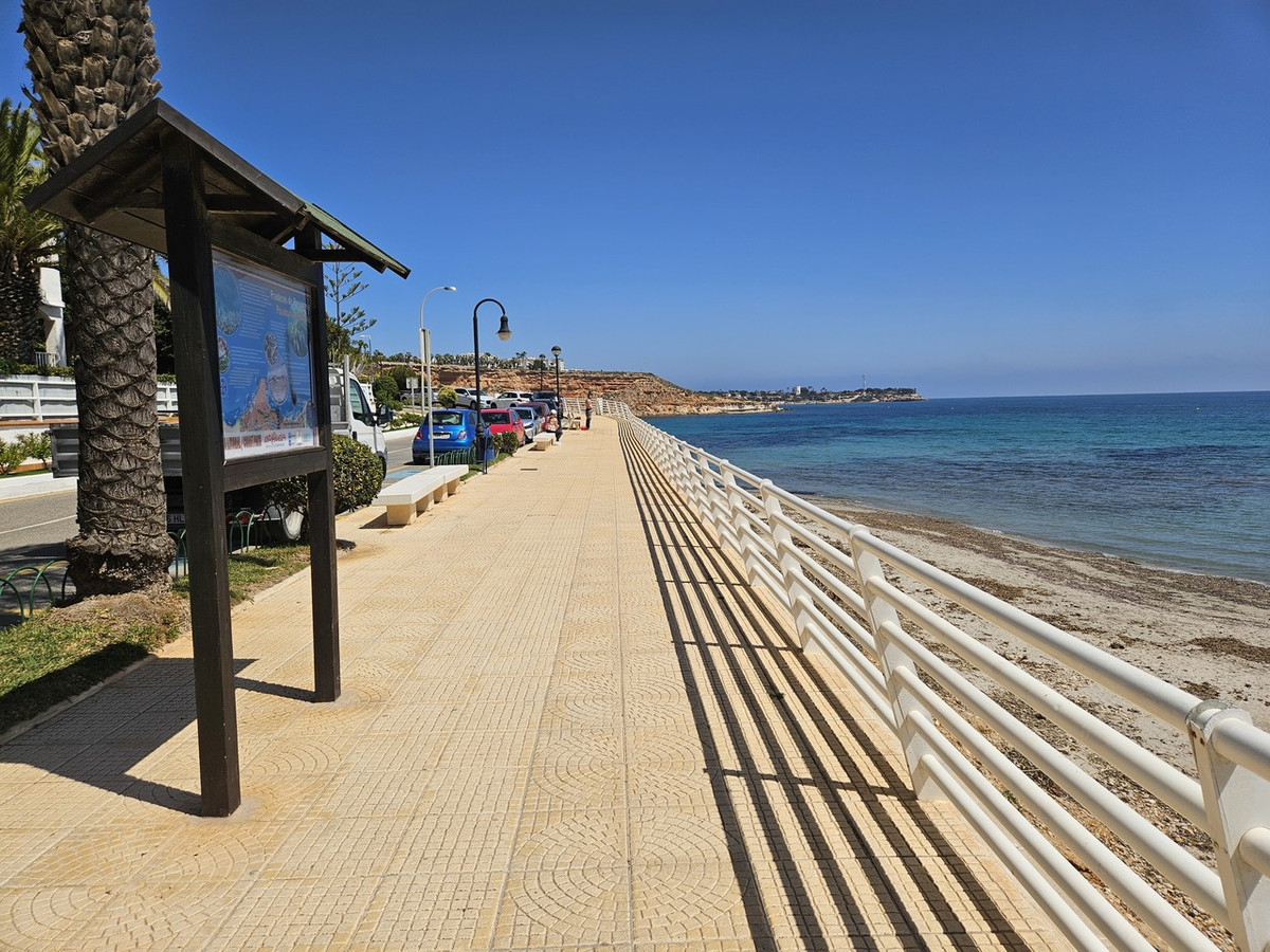 Sold - 3 Bedroom 3 Bathroom Detached Villa in Cabo Roig - Cabo Roig  - Alicante