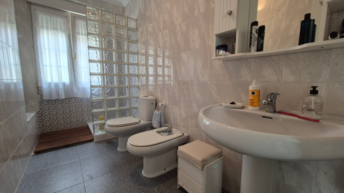 For sale - 7 Bedroom 3 Bathroom House - Detached Villa in Orihuela - Orihuela Centro  - Alicante