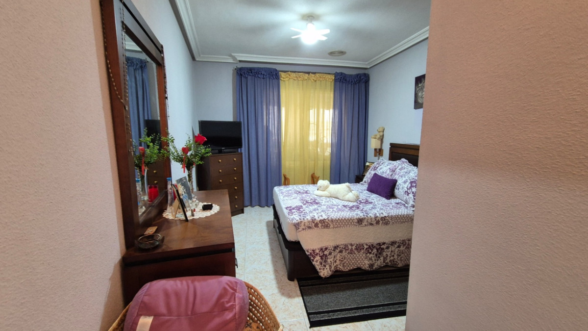 For sale - 3 Bedroom 2 Bathroom Apartment - Ground Floor Apartment in Torrevieja - Torrevieja Centro  - Alicante