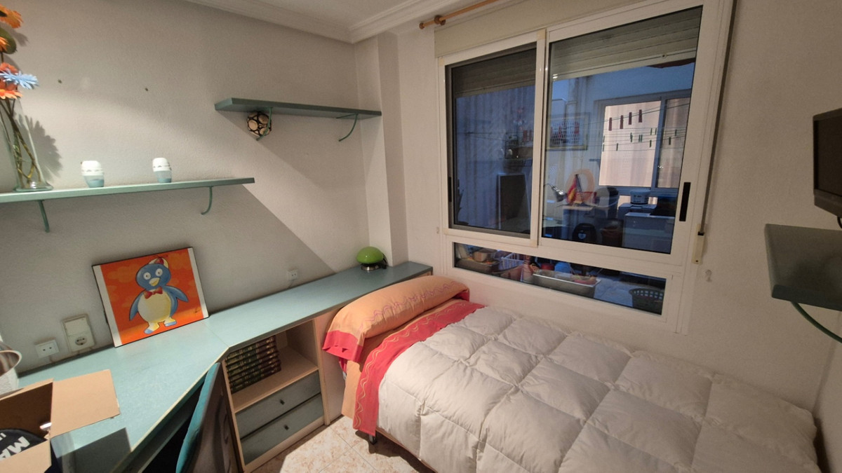 For sale - 3 Bedroom 2 Bathroom Apartment - Ground Floor Apartment in Torrevieja - Torrevieja Centro  - Alicante