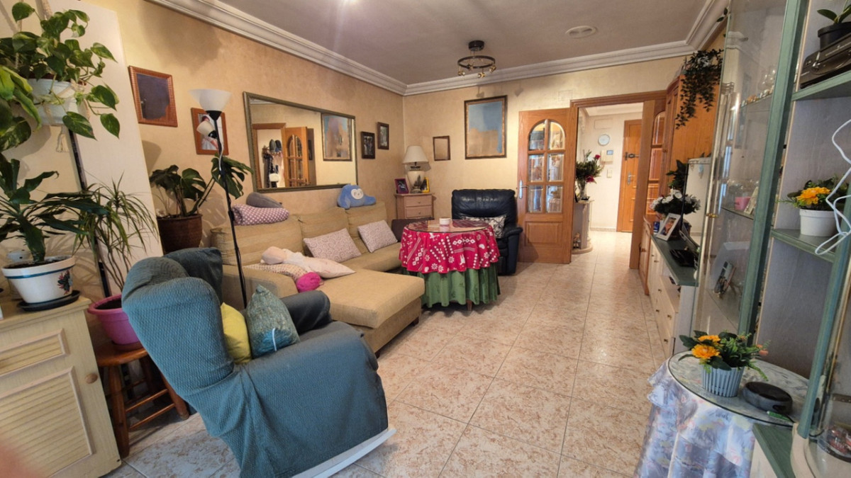 For sale - 3 Bedroom 2 Bathroom Apartment - Ground Floor Apartment in Torrevieja - Torrevieja Centro  - Alicante