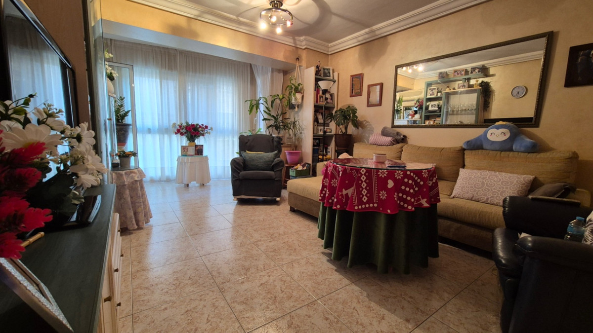For sale - 3 Bedroom 2 Bathroom Apartment - Ground Floor Apartment in Torrevieja - Torrevieja Centro  - Alicante