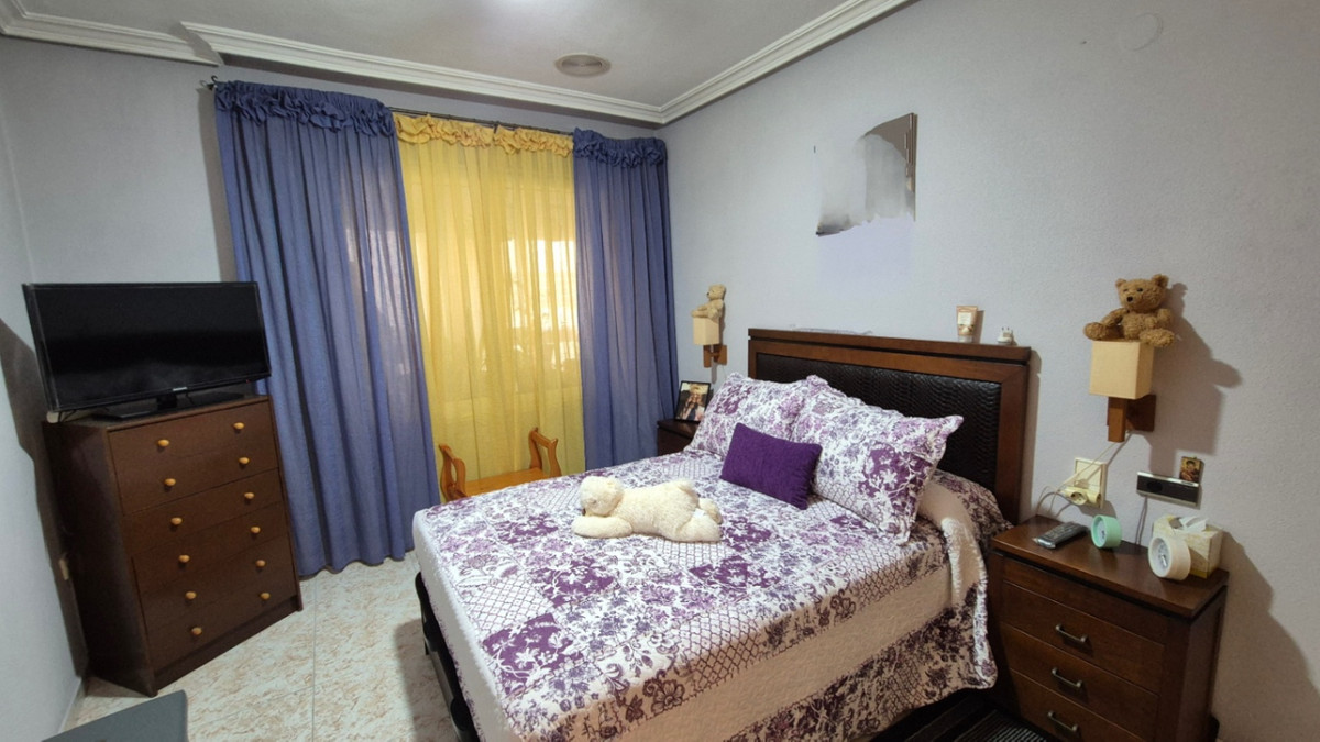 For sale - 3 Bedroom 2 Bathroom Apartment - Ground Floor Apartment in Torrevieja - Torrevieja Centro  - Alicante