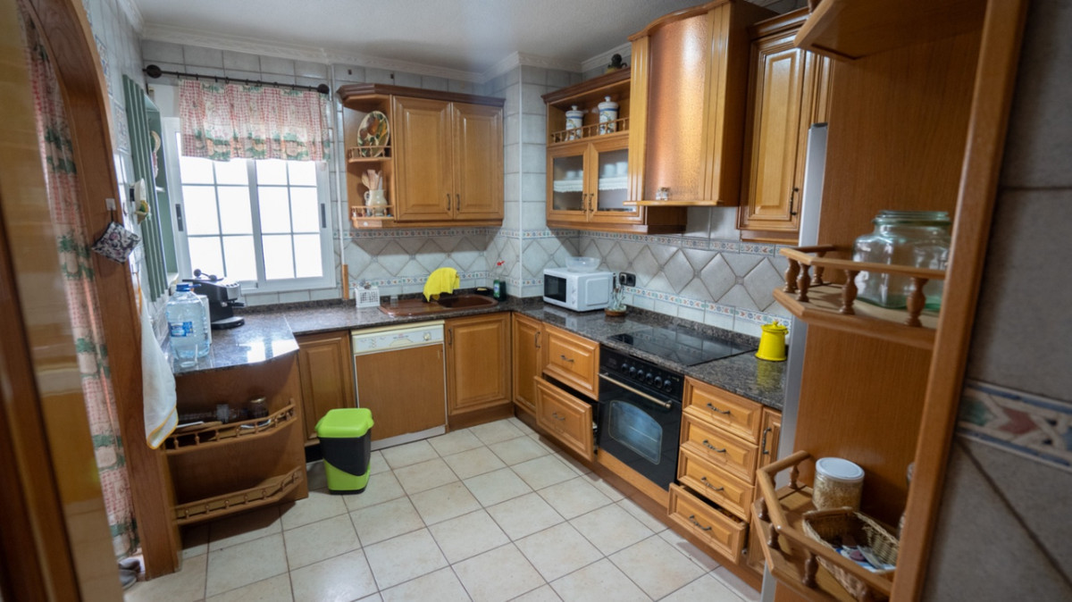 For sale - 3 Bedroom 2 Bathroom Apartment - Ground Floor Apartment in Torrevieja - Torrevieja Centro  - Alicante