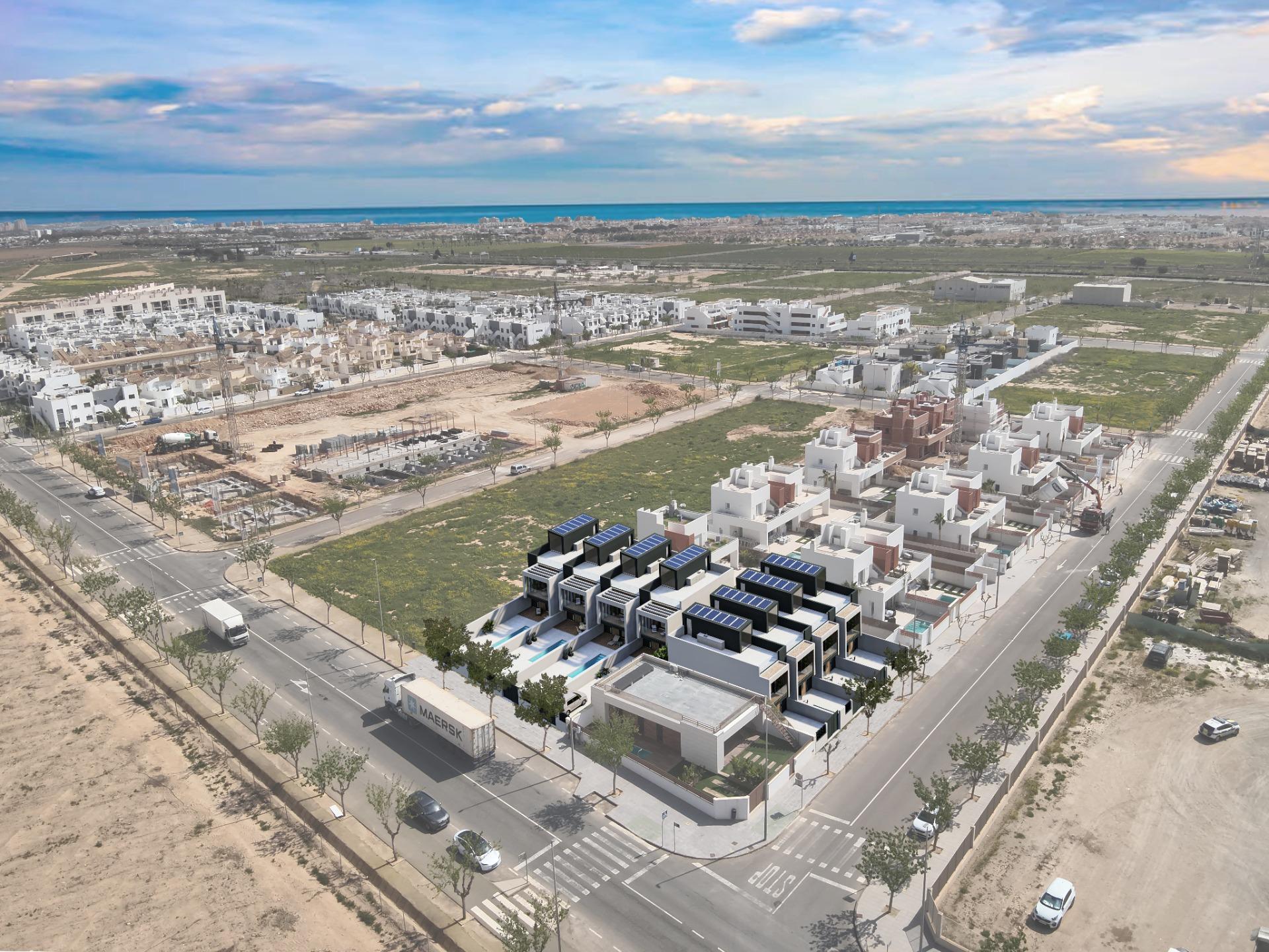 For sale - 3 Bedroom 3 Bathroom Town House in Pilar de La Horadada - Lo Monte  - Alicante