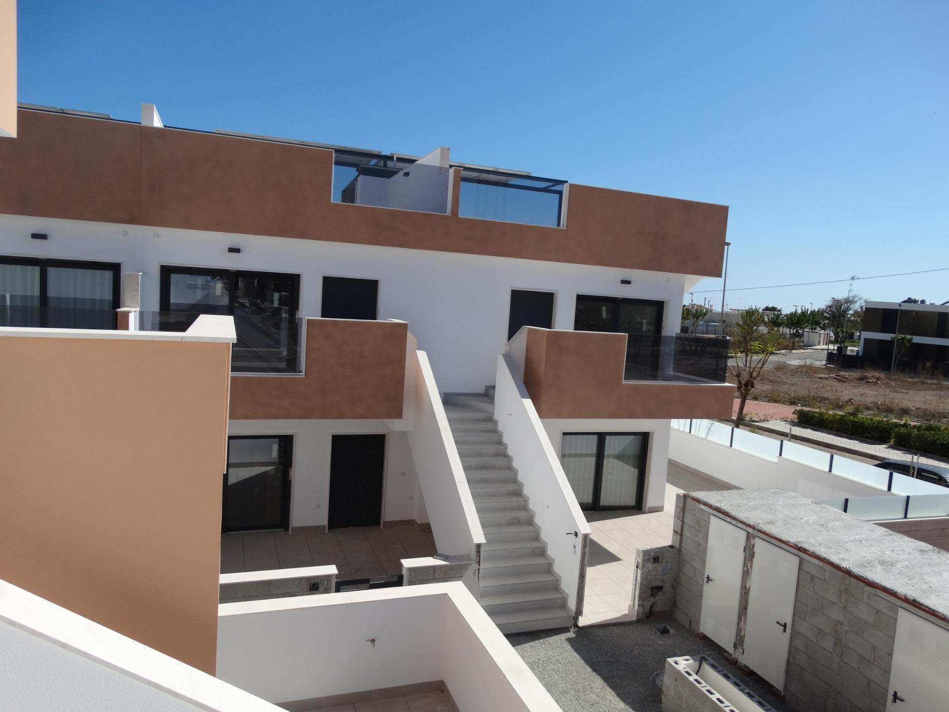 For sale - 3 Bedroom 2 Bathroom Bungalow in Pilar de La Horadada - pueblo  - Alicante