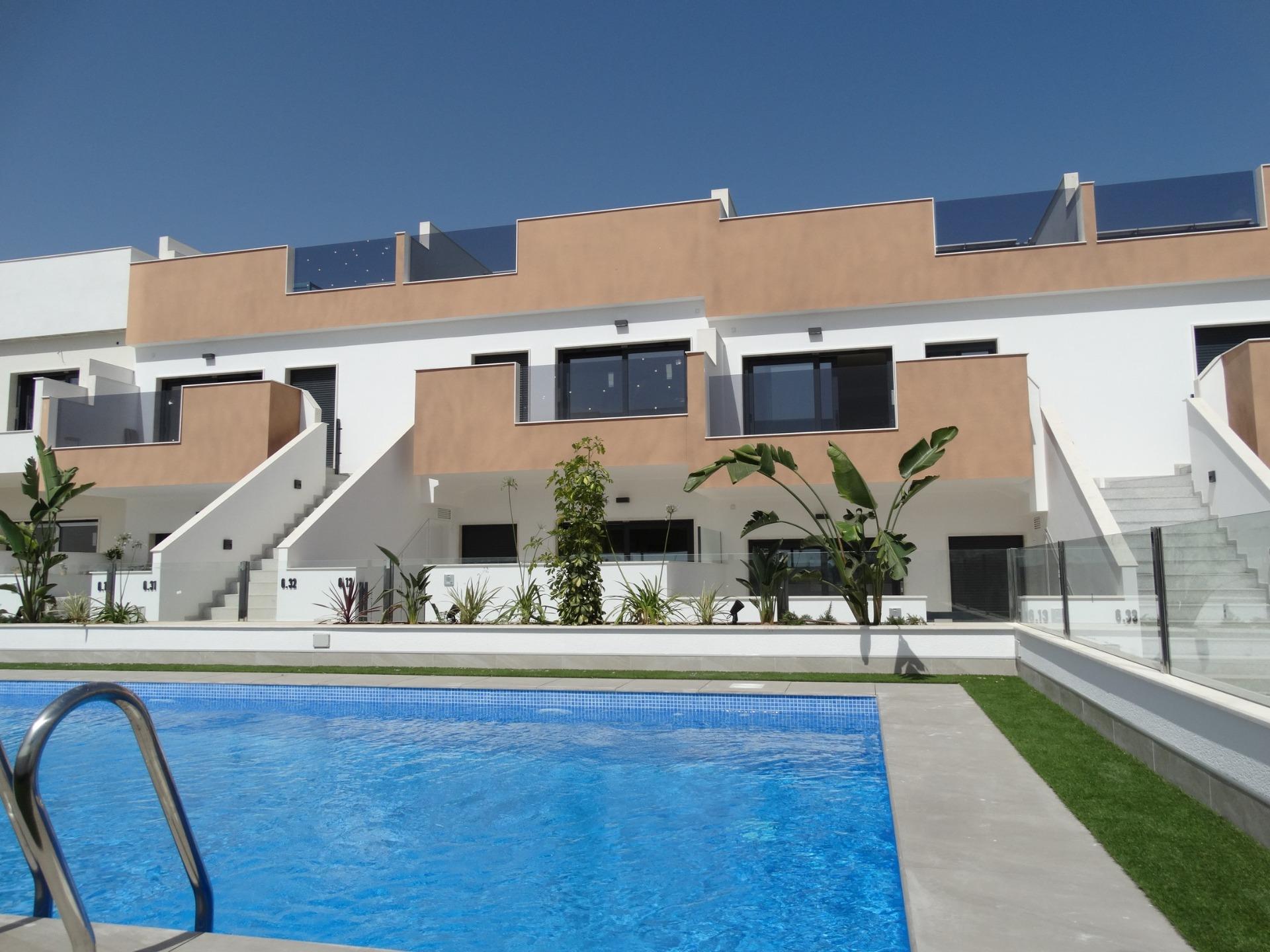 For sale - 3 Bedroom 2 Bathroom Bungalow in Pilar de La Horadada - pueblo  - Alicante