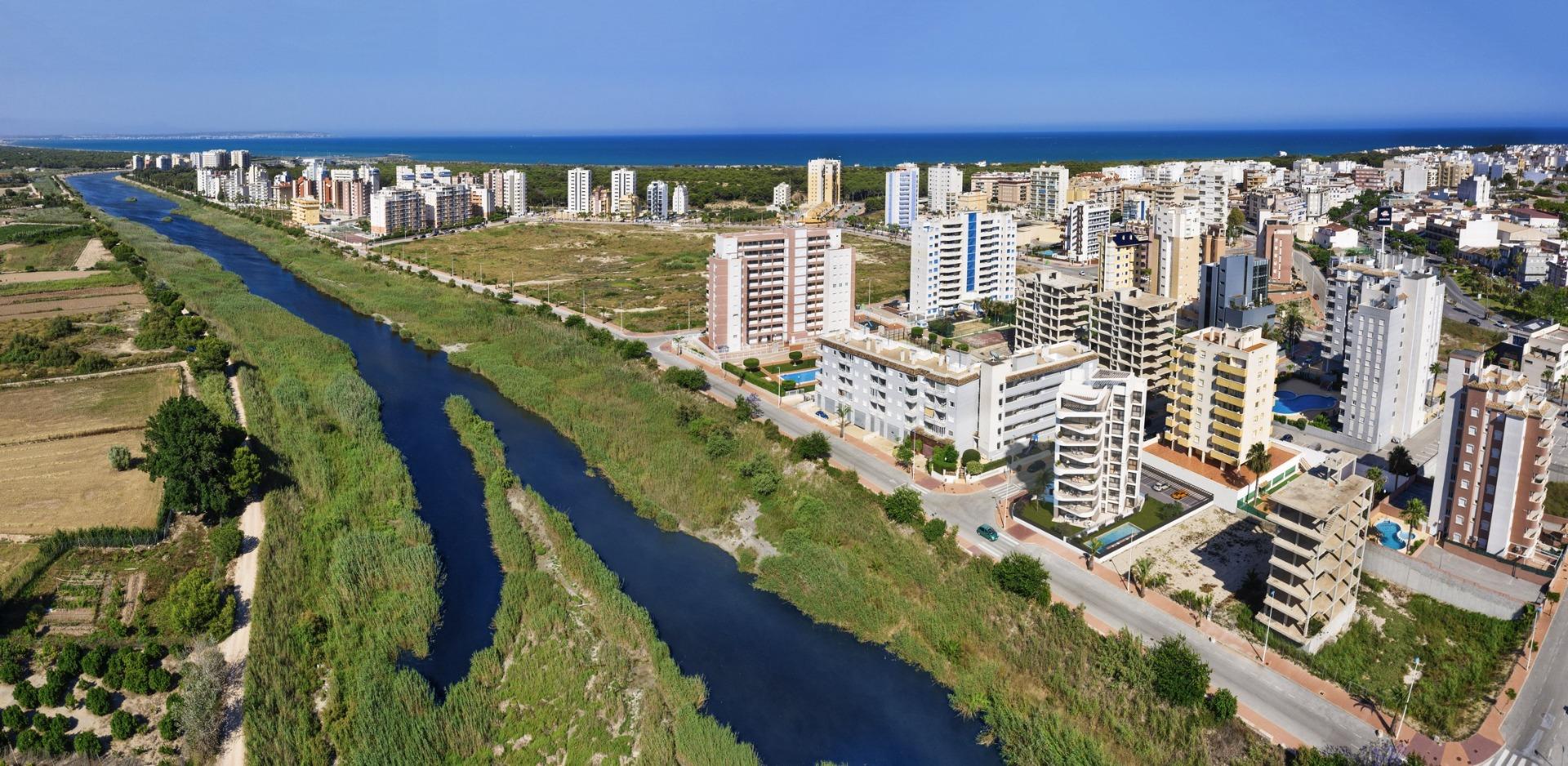 For sale - 3 Bedroom 2 Bathroom Penthouse in Guardamar del Segura - Avenida del Puerto  - Alicante