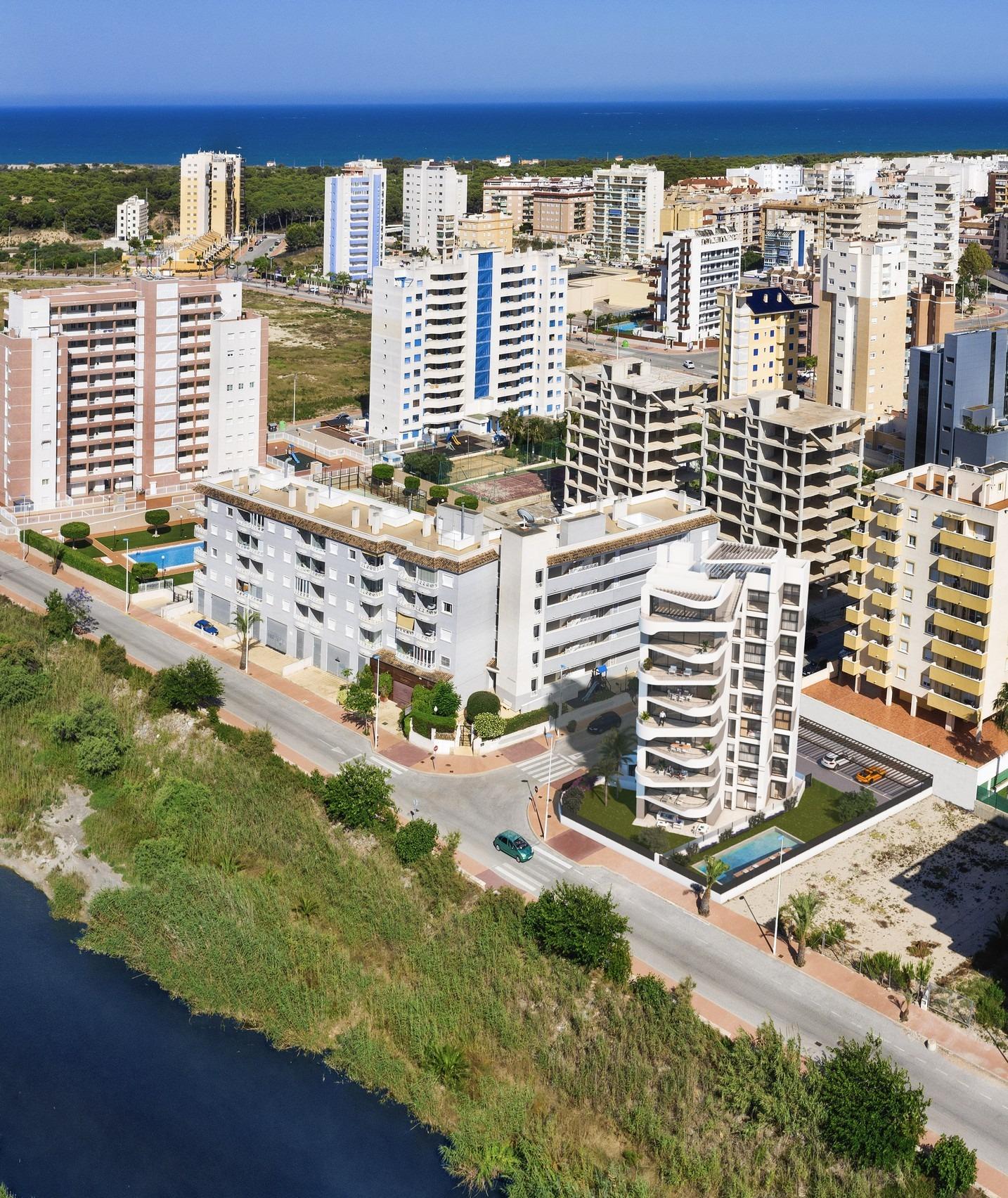 For sale - 3 Bedroom 2 Bathroom Penthouse in Guardamar del Segura - Avenida del Puerto  - Alicante