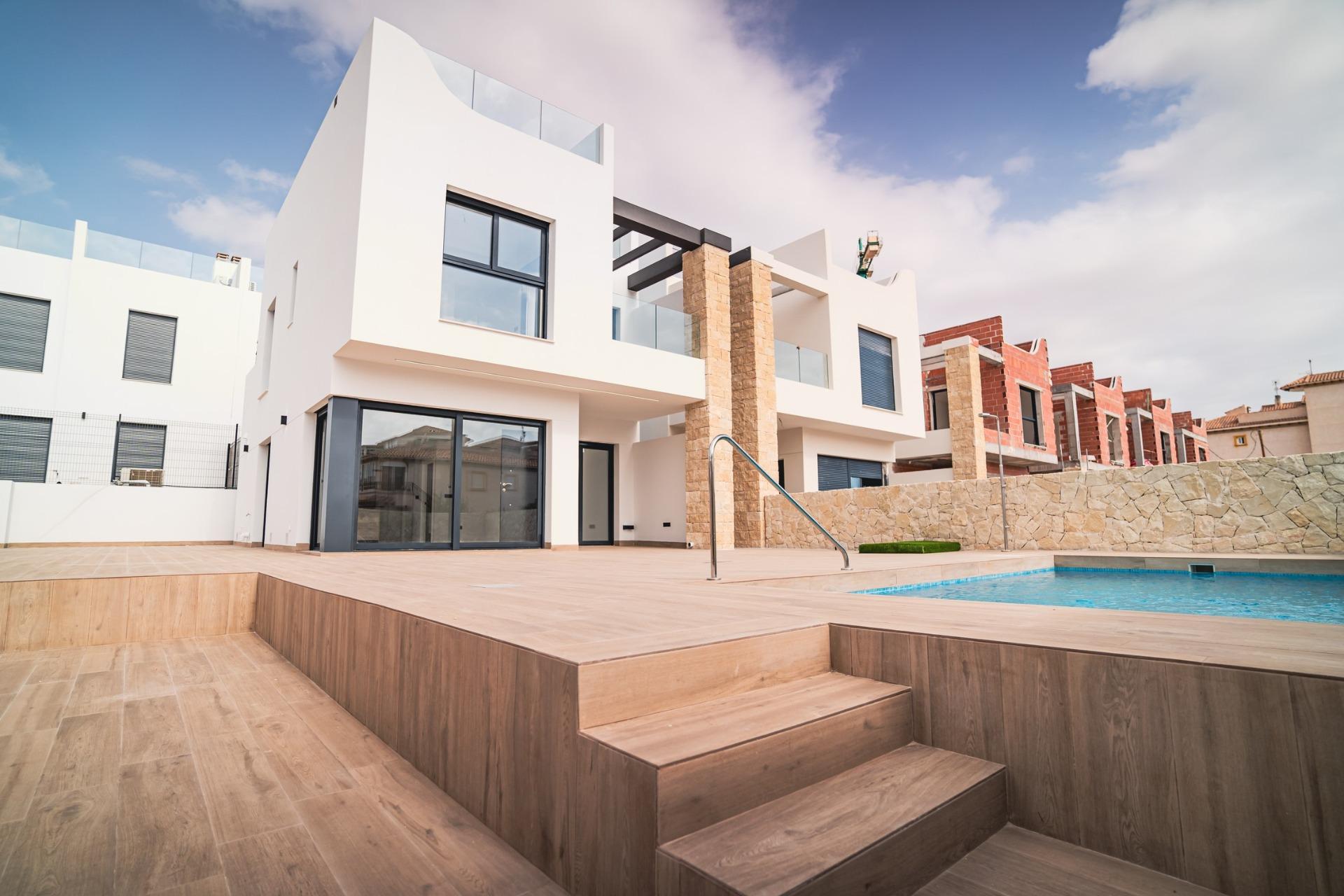 For sale - 4 Bedroom 3 Bathroom Villa in Orihuela Costa - Punta Prima  - Alicante