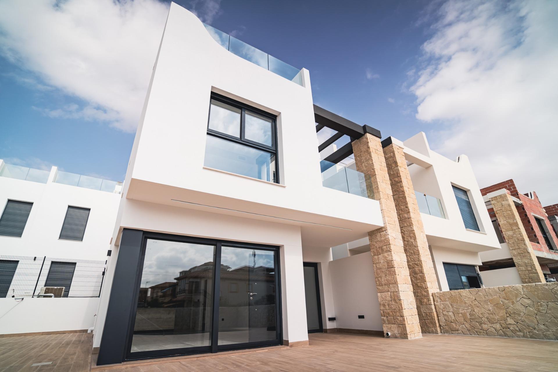 For sale - 4 Bedroom 3 Bathroom Villa in Orihuela Costa - Punta Prima  - Alicante