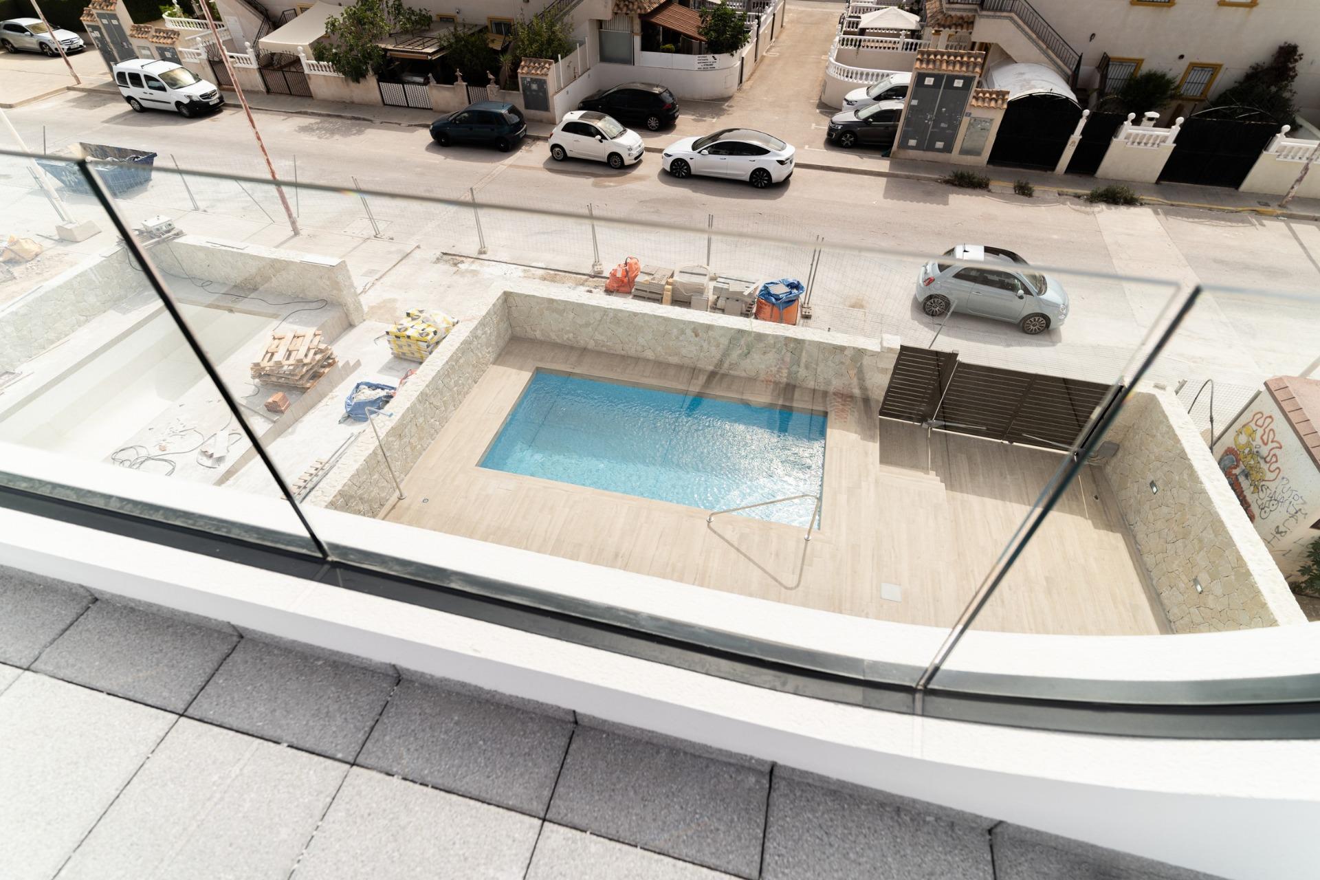 For sale - 4 Bedroom 3 Bathroom Villa in Orihuela Costa - Punta Prima  - Alicante