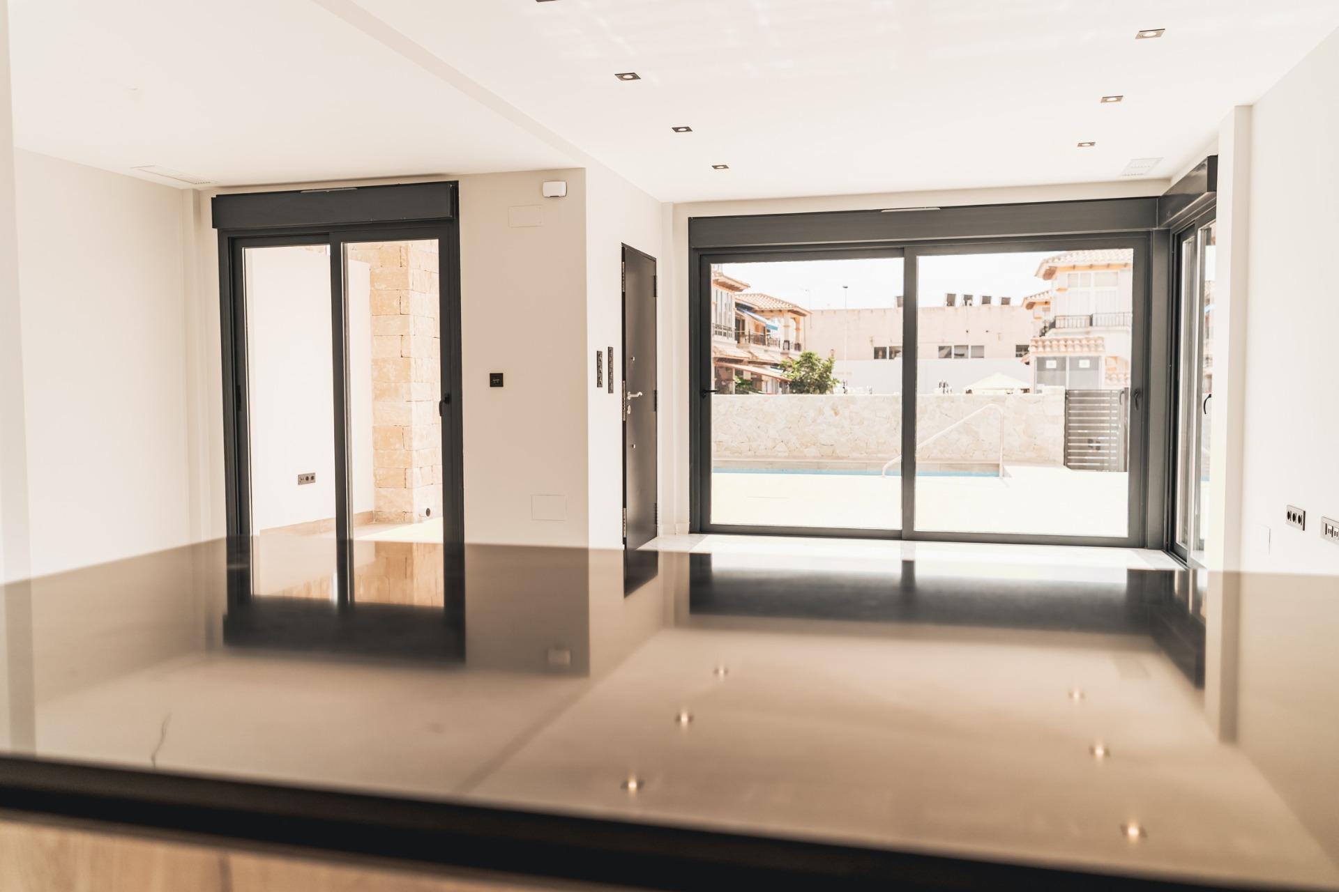 For sale - 4 Bedroom 3 Bathroom Villa in Orihuela Costa - Punta Prima  - Alicante