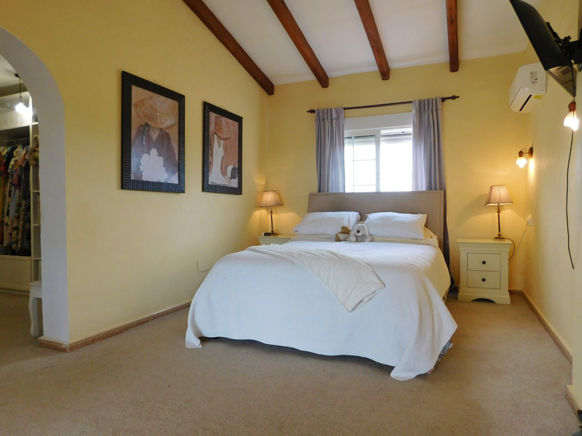 For sale - 3 Bedroom 2 Bathroom House - Detached Villa in Dolores - Dolores Centro  - Alicante