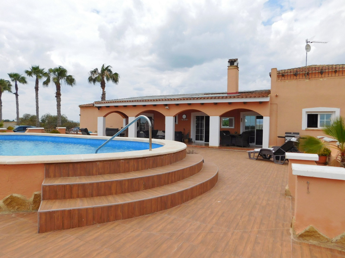 For sale - 3 Bedroom 2 Bathroom House - Detached Villa in Dolores - Dolores Centro  - Alicante