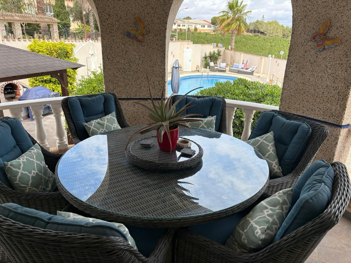 For sale - 5 Bedroom 4 Bathroom House - Detached Villa in Algorfa - Algorfa Centro  - Alicante