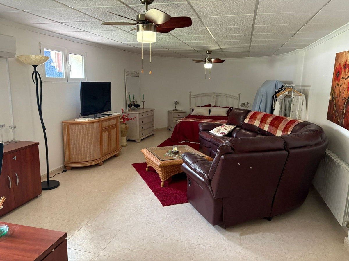 For sale - 5 Bedroom 4 Bathroom House - Detached Villa in Algorfa - Algorfa Centro  - Alicante