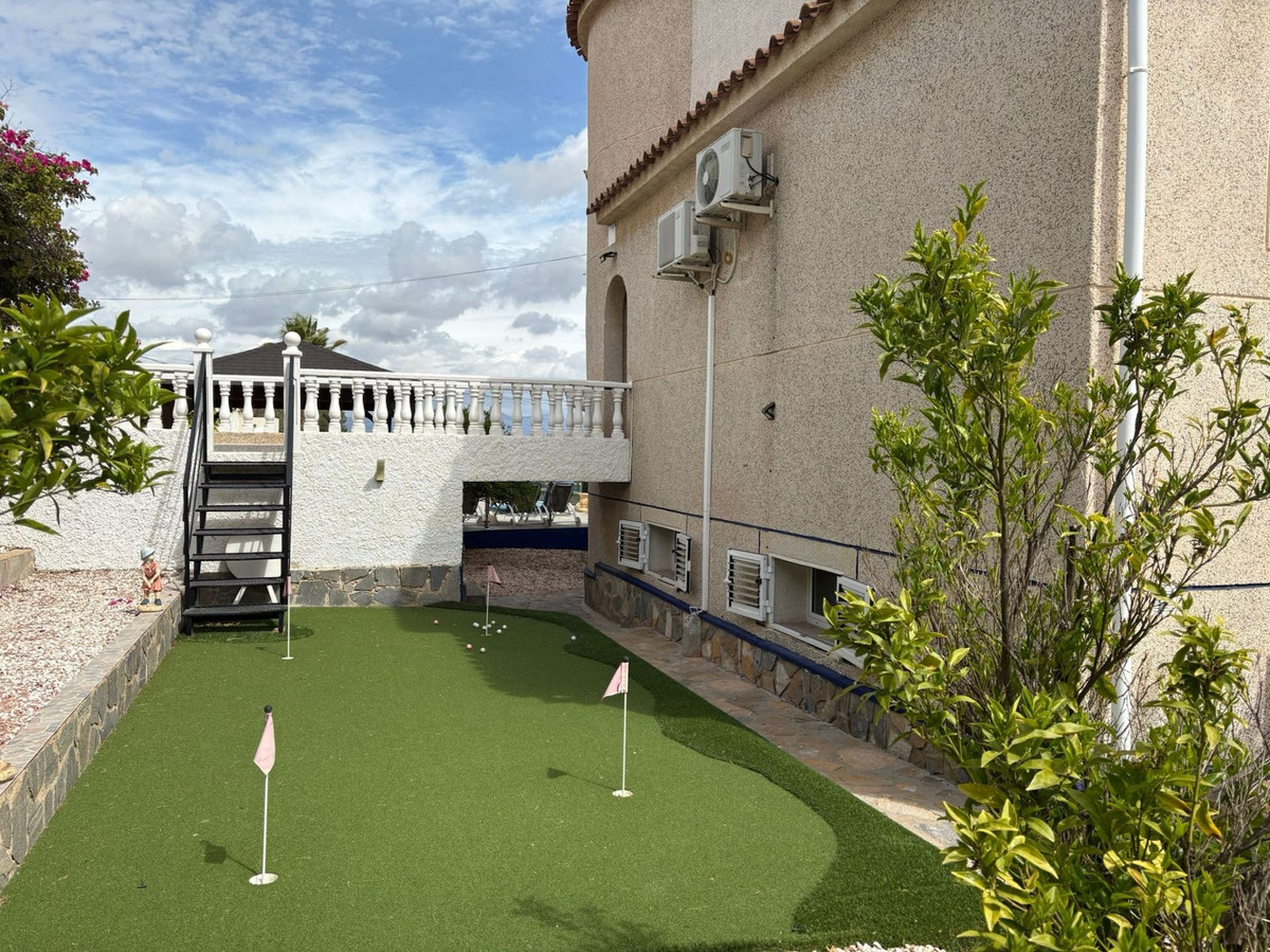 For sale - 5 Bedroom 4 Bathroom House - Detached Villa in Algorfa - Algorfa Centro  - Alicante