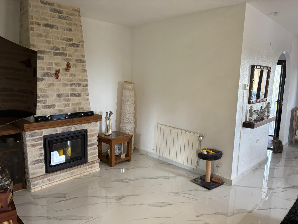 For sale - 5 Bedroom 4 Bathroom House - Detached Villa in Almoradi - Almoradi Centro  - Alicante