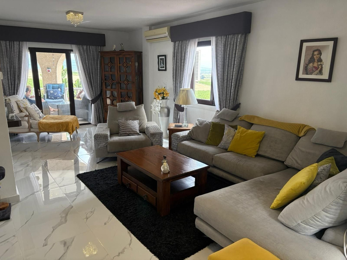 For sale - 5 Bedroom 4 Bathroom House - Detached Villa in Algorfa - Algorfa Centro  - Alicante