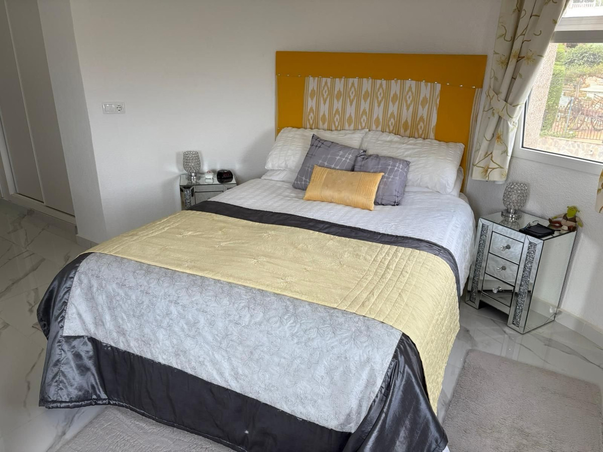 For sale - 5 Bedroom 4 Bathroom House - Detached Villa in Algorfa - Algorfa Centro  - Alicante