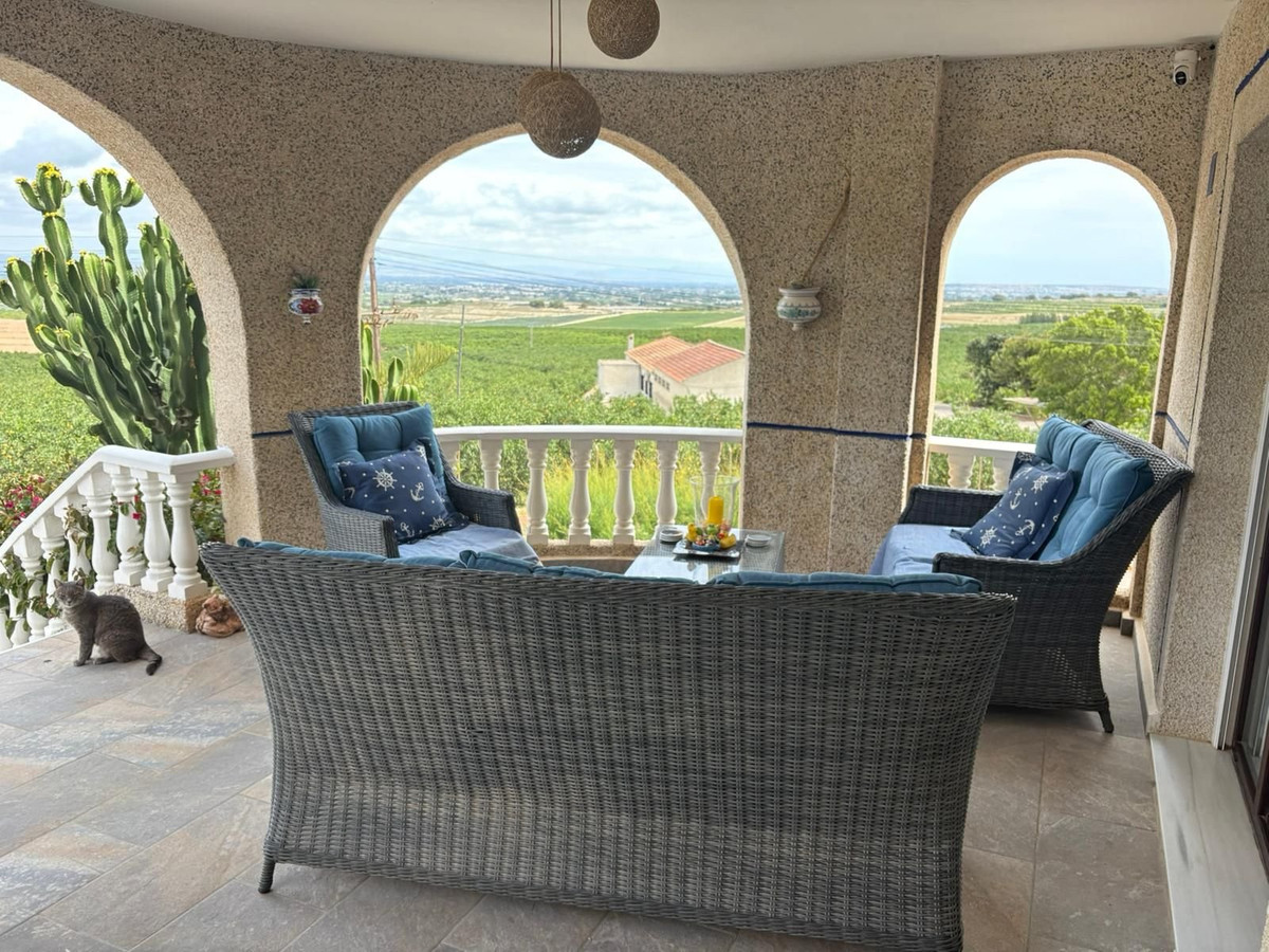 For sale - 5 Bedroom 4 Bathroom House - Detached Villa in Almoradi - Almoradi Centro  - Alicante