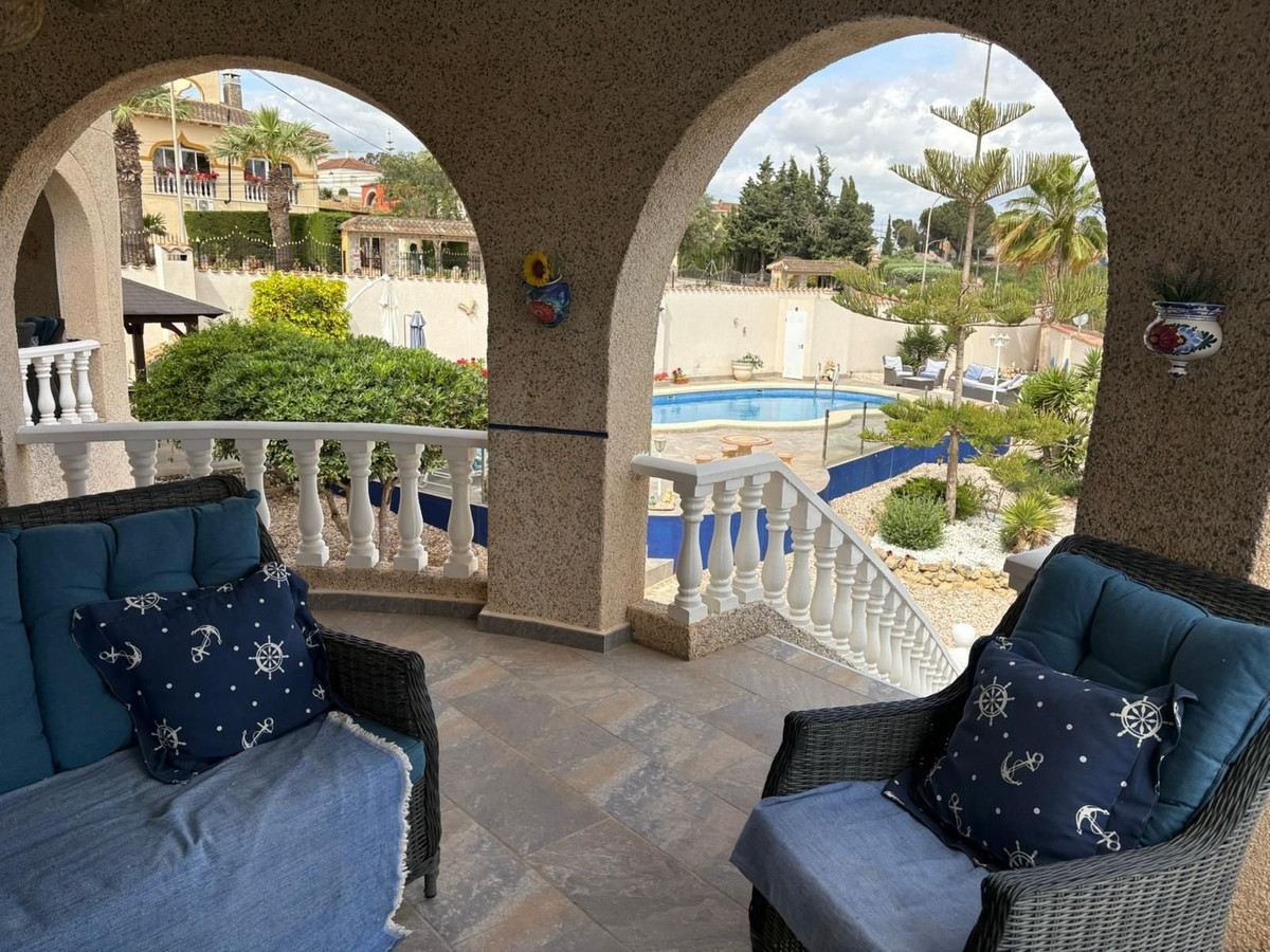 For sale - 5 Bedroom 4 Bathroom House - Detached Villa in Almoradi - Almoradi Centro  - Alicante