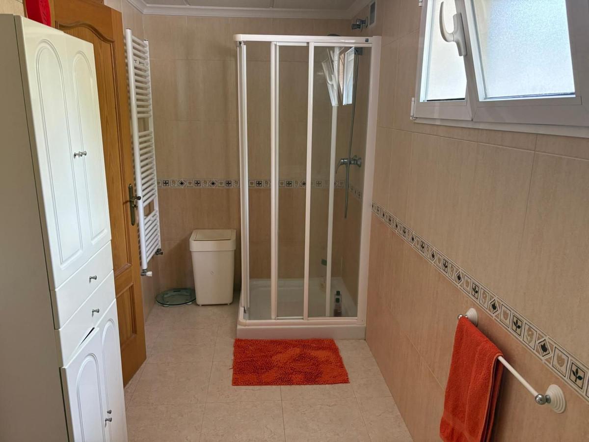 For sale - 5 Bedroom 4 Bathroom House - Detached Villa in Algorfa - Algorfa Centro  - Alicante