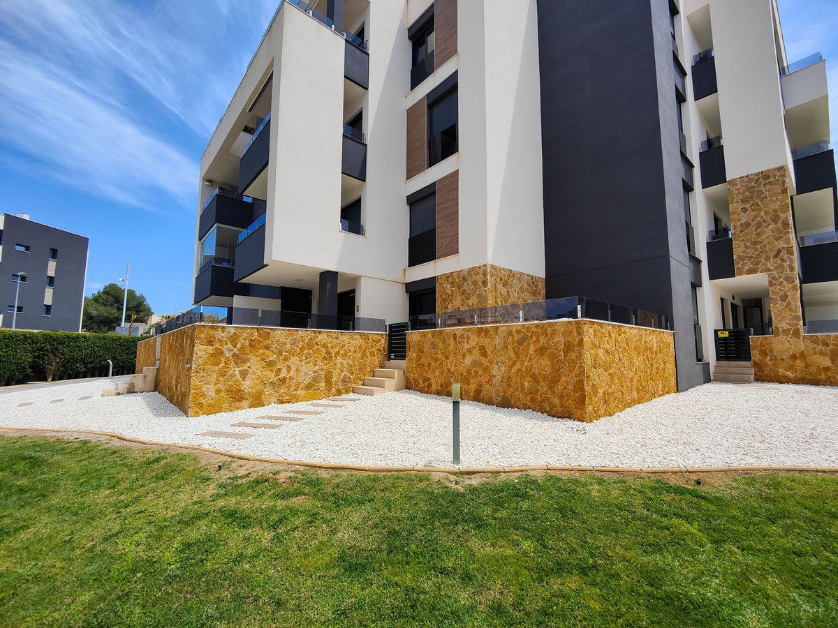 Sold - 2 Bedroom 2 Bathroom Apartment - Ground Floor Apartment in Orihuela - Los Altos  - Alicante