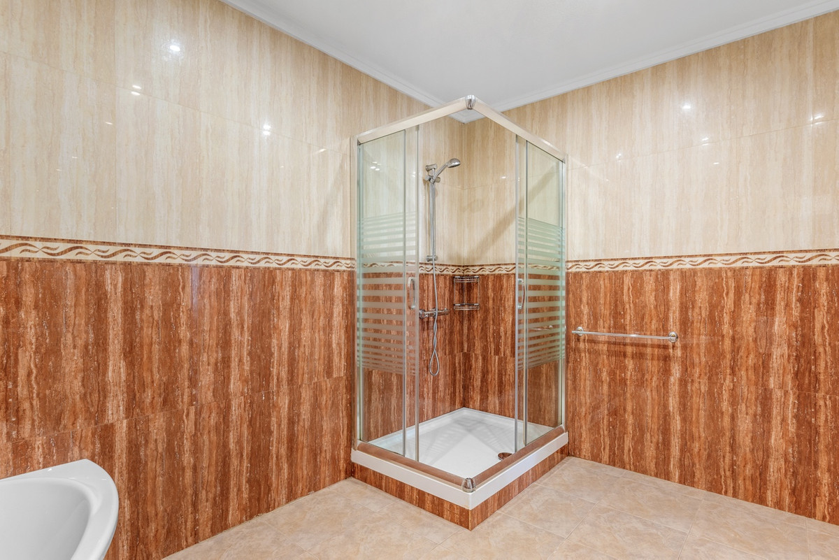 For sale - 7 Bedroom 6 Bathroom House - Detached Villa in Rojales - Ciudad Quesada  - Alicante