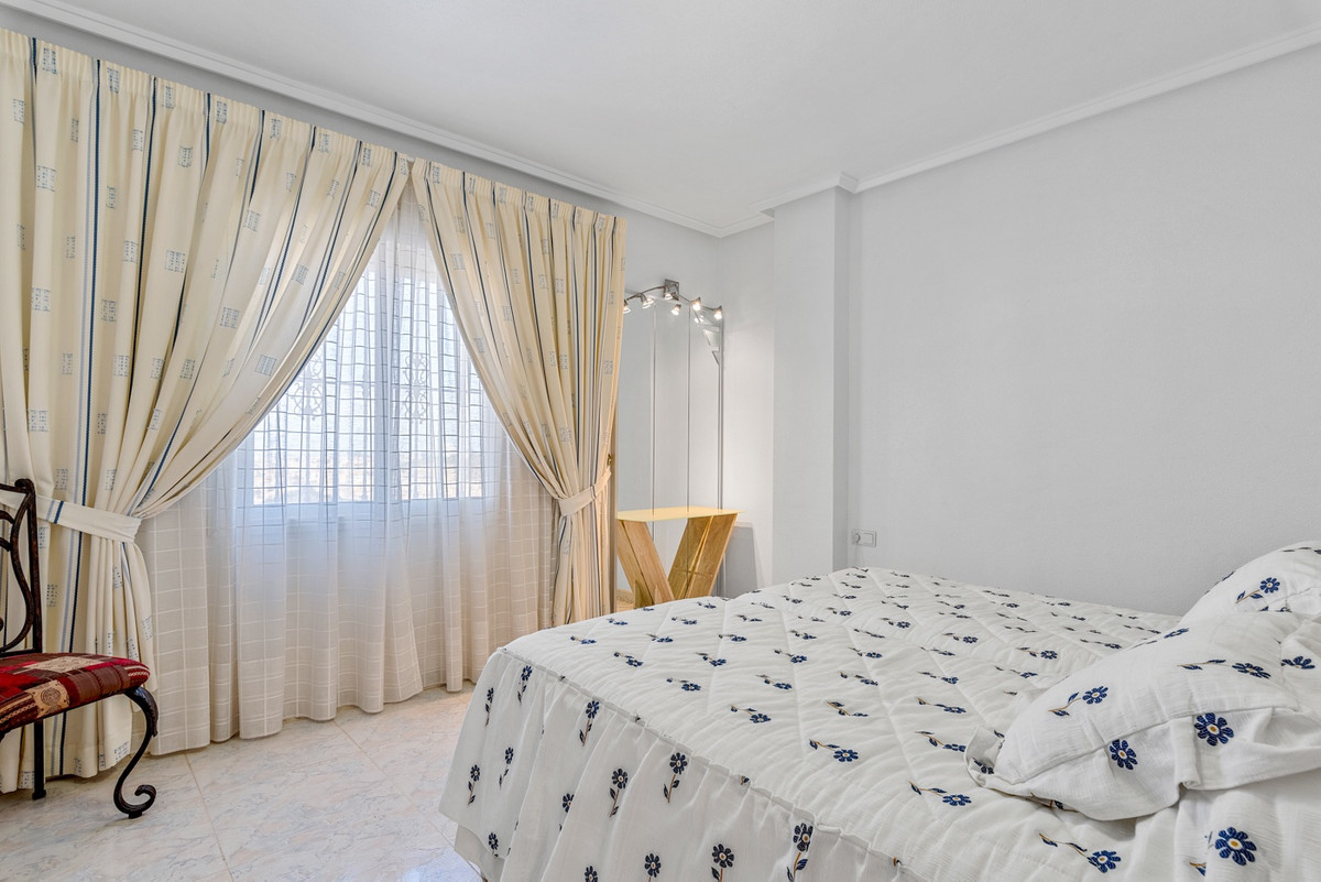 For sale - 7 Bedroom 6 Bathroom House - Detached Villa in Rojales - Ciudad Quesada  - Alicante