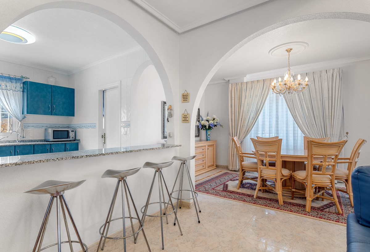 For sale - 7 Bedroom 6 Bathroom House - Detached Villa in Rojales - Ciudad Quesada  - Alicante