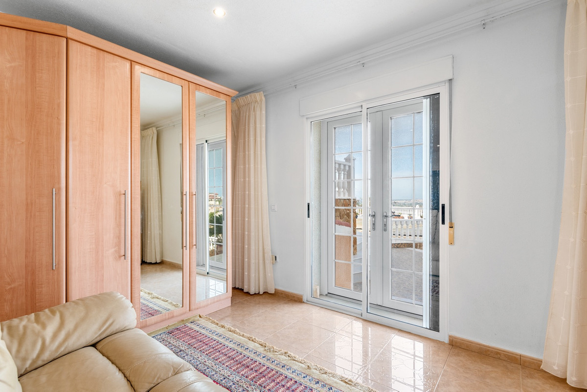 For sale - 7 Bedroom 6 Bathroom House - Detached Villa in Rojales - Ciudad Quesada  - Alicante