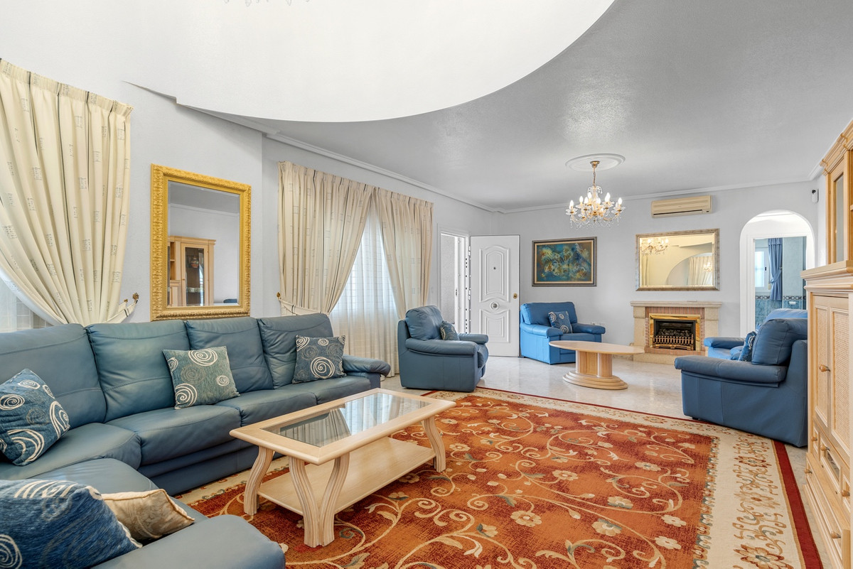 For sale - 7 Bedroom 6 Bathroom House - Detached Villa in Rojales - Ciudad Quesada  - Alicante