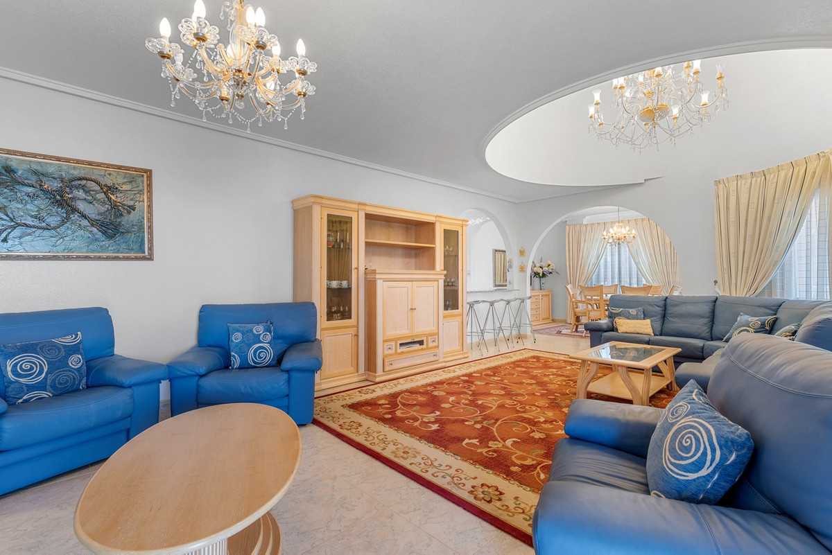 For sale - 7 Bedroom 6 Bathroom House - Detached Villa in Rojales - Ciudad Quesada  - Alicante