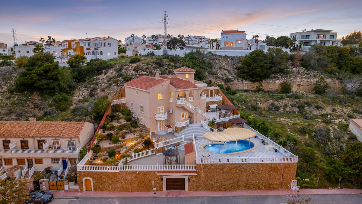 For sale - 7 Bedroom 6 Bathroom House - Detached Villa in Rojales - Ciudad Quesada  - Alicante