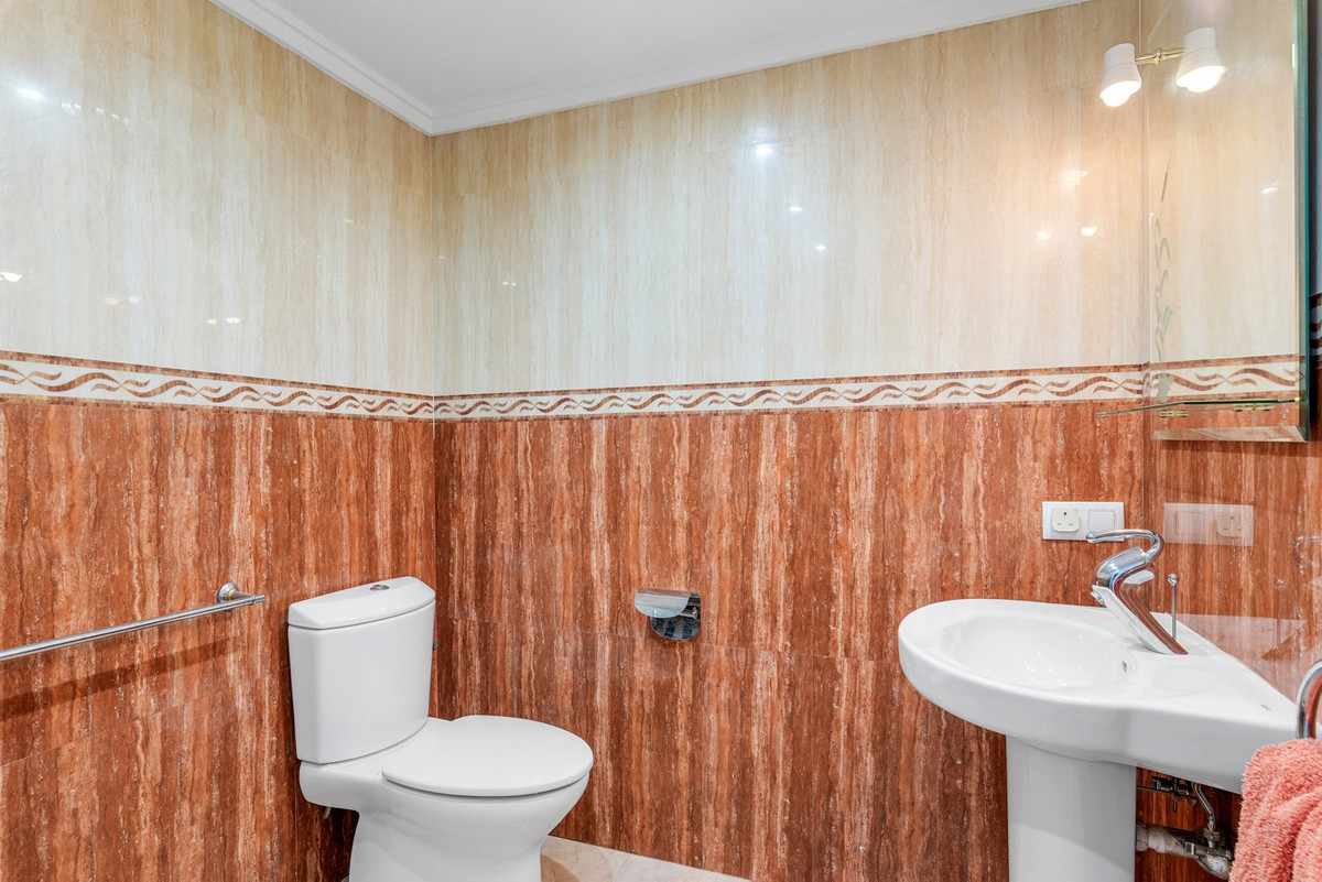 For sale - 7 Bedroom 6 Bathroom House - Detached Villa in Rojales - Ciudad Quesada  - Alicante